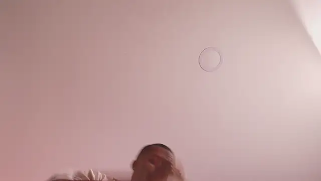 DenzelRios: διαδικτυακό σόου στην κάμερα