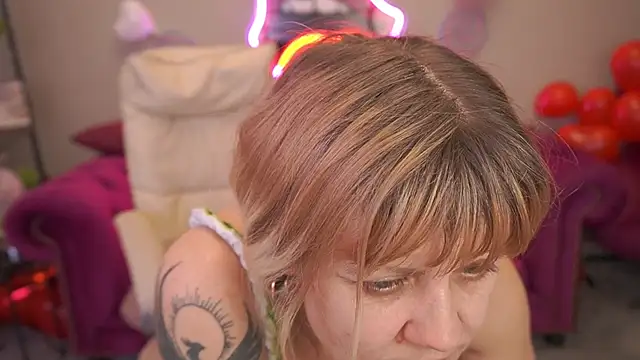 BellaLaPetitのライブXXXチャット