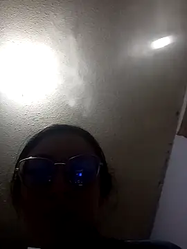 Annitha1999 élő XXX-chatje