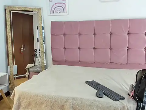 MiaKleinX – Live XXX-chat