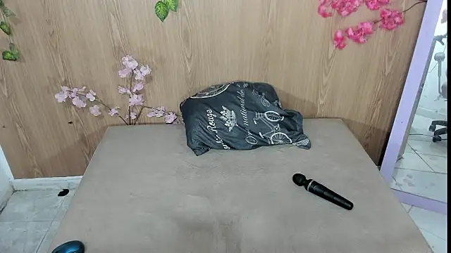 Show modela jenelotizz06 na web-kameri