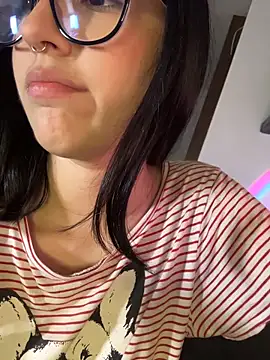 XXX chat uživo modela HinaSweet