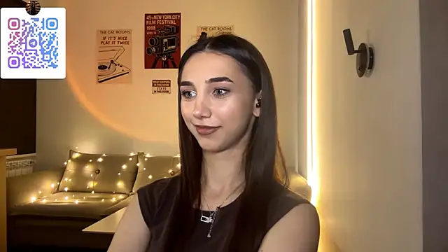 LinaMour: διαδικτυακό σόου στην κάμερα