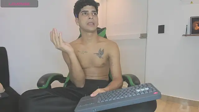 Alejandro_12314 élő XXX-chatje