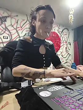 CharlotteKravizz Chat XXX in diretta