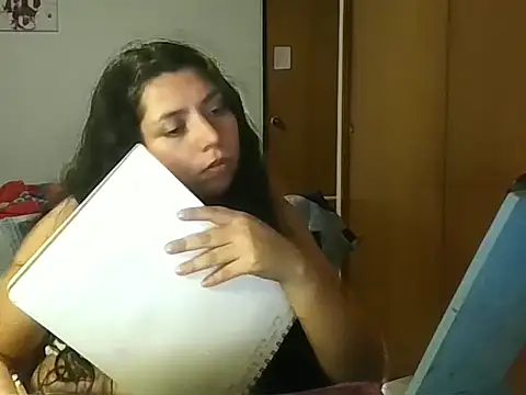 isabellapurple Adlı Modelin Canlı XXX Sohbeti