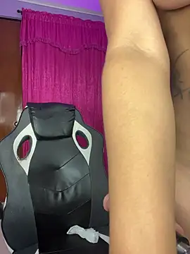 LunaaRosse élő XXX-chatje