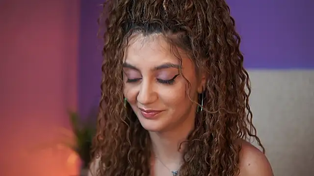 SabrinaHope Adlı Modelin Canlı XXX Sohbeti