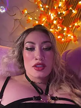 Онлайн чат XXX Lally_Valencia__