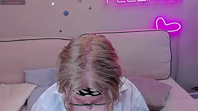 Lauraaa_Smith Adlı Modelin Canlı XXX Sohbeti