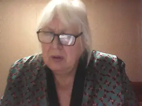 Alexia64231 Show Webcam