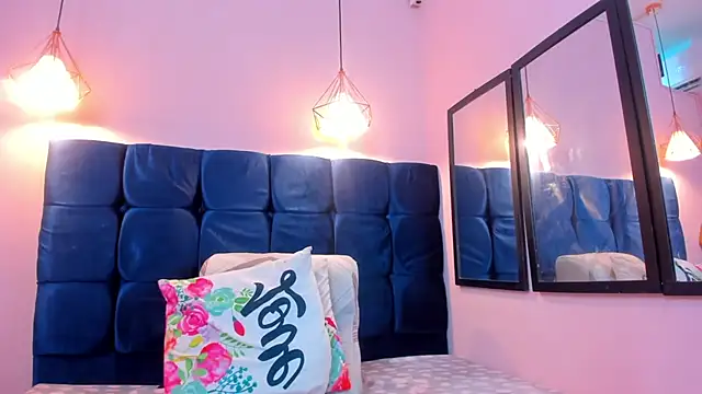 Chat +18 de neferet_opal ao vivo