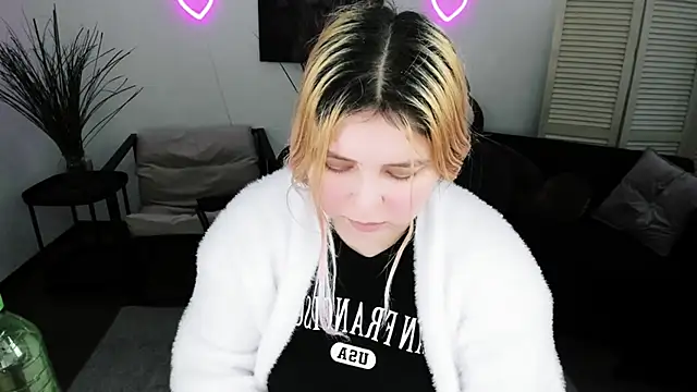 DiaAngell's Live XXX Chat