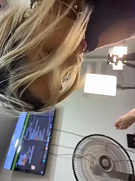 vennuss19 Live XXX Chat