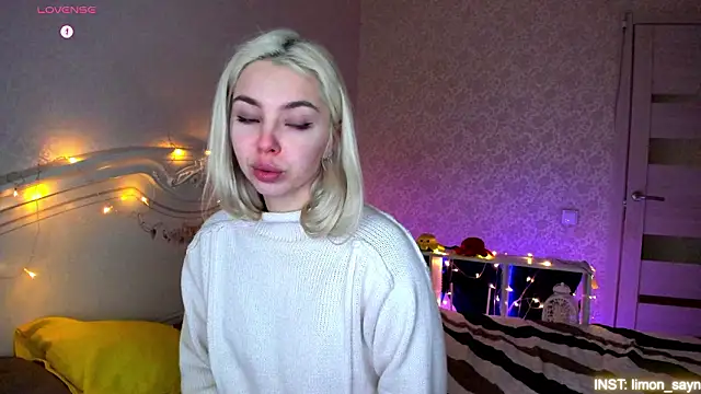 LillyMoure_ élő XXX-chatje