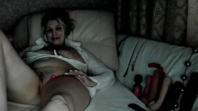 Flight_light élő XXX-chatje