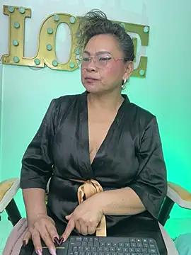 dianamilfのライブXXXチャット