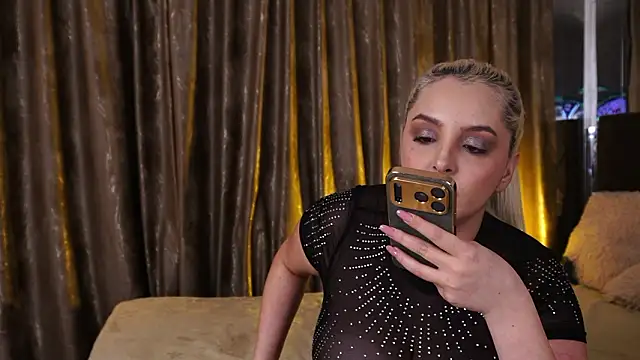 دردشة VictoriaMorrone الجنسية المباشرة