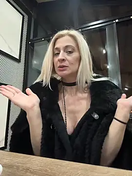 HOTLadyluna Pertunjukan Webcam