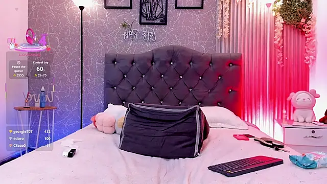 lana_gill1 Show in webcam