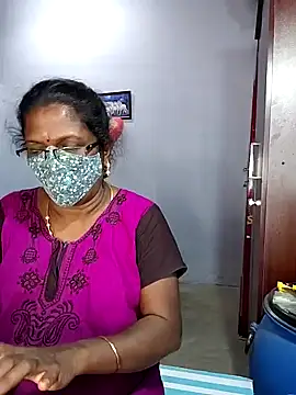 Show modela umashreetamil na web-kameri