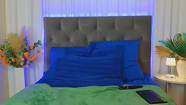 Ariana_Petite élő XXX-chatje