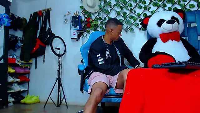 Chat +18 de black_latin23cm ao vivo