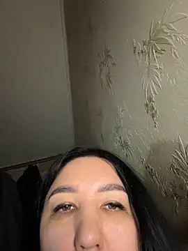 Naughtbaby_2025 élő XXX-chatje