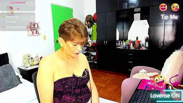 XXX chat uživo modela Angelina_Stone_65