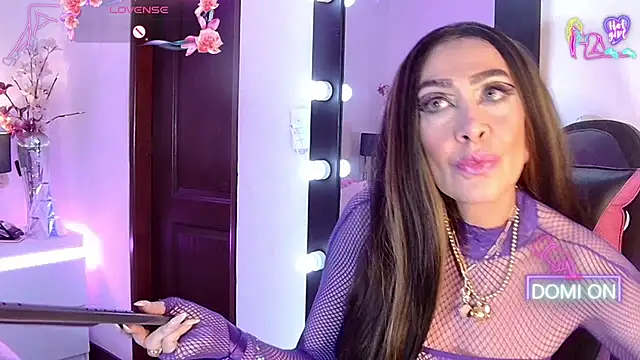 EvelinaGrey élő XXX-chatje