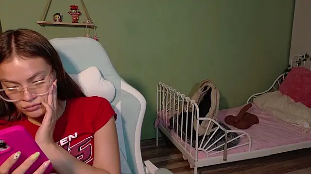 Emerald_Sparkles_'s Live XXX Chat