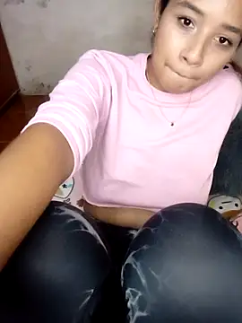 Aurora_fantasyPink élő XXX-chatje