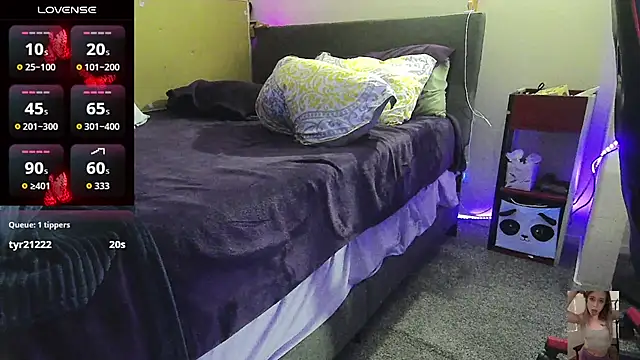 BlondiewithanassのライブXXXチャット