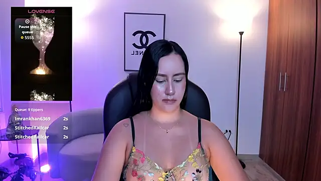 Chat +18 de Natasha_Kiim_ ao vivo