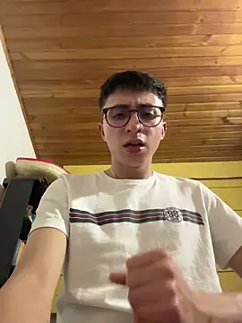 CamiRojas_boy 网络视讯表演