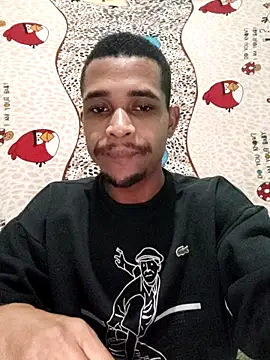 Pertunjukan Kamera Web LATREL22ctmtrs