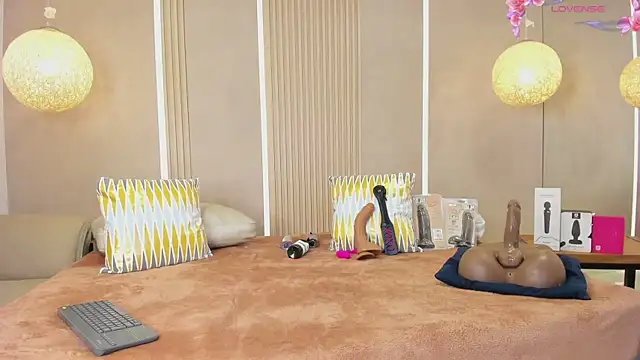 sabrina_shark_ élő XXX-chatje