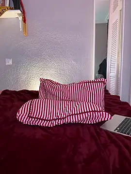 Crystal_________ live XXX chat