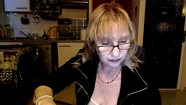 XXX chat uživo modela Ala-N-Dala