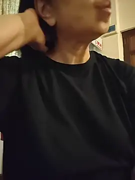 NakedMILFx Adlı Modelin Canlı XXX Sohbeti