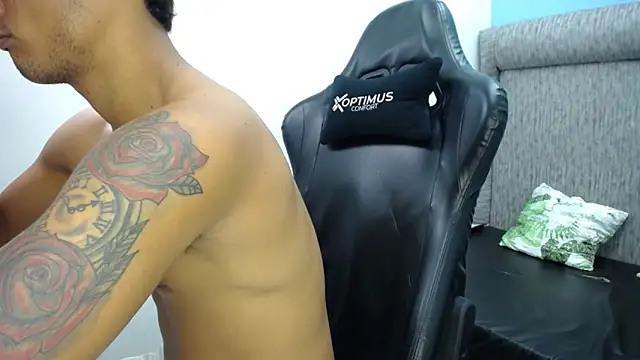 The_twinks_ live XXX chat