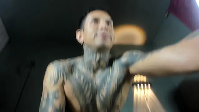 Travistanner_28 élő XXX-chatje