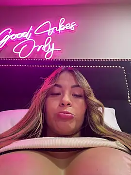 sexyyykloee – Naživo XXX chat