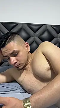 Chat +18 de Rick_Adams ao vivo