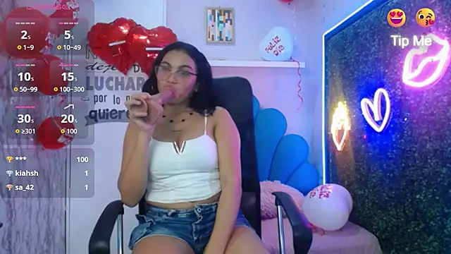 Chat +18 de valeria_martinez19 ao vivo