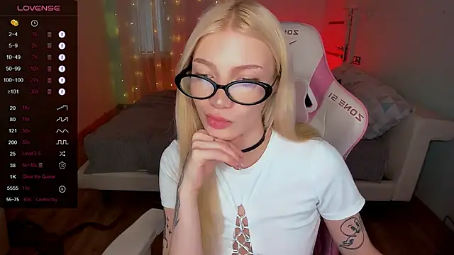 AnyaTaylor_: онлайн-секс-чат