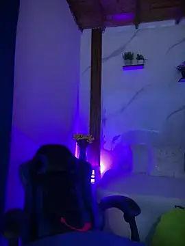 Chat +18 de elizaferrer_ ao vivo