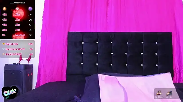 cutenaked_8: онлайн-секс-чат