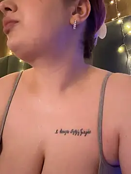 KellyMoors Chat XXX live