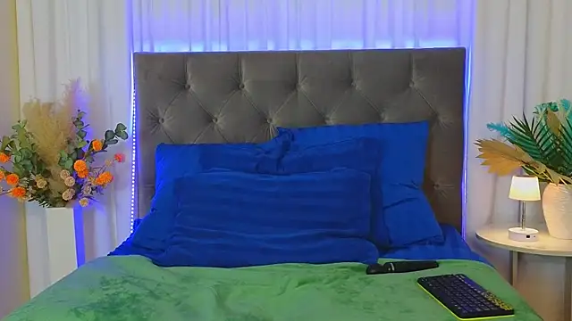 Ariana_Petite 即時 XXX 聊天